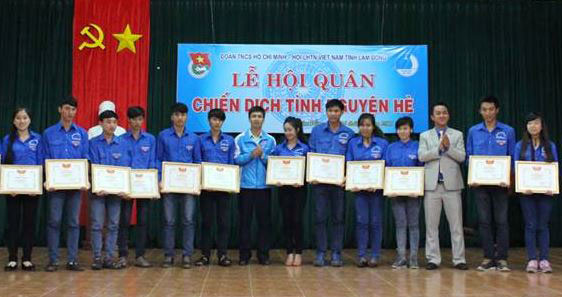 Khen thưởng 35 tập thể, cá nhân trong mùa hè tình nguyện