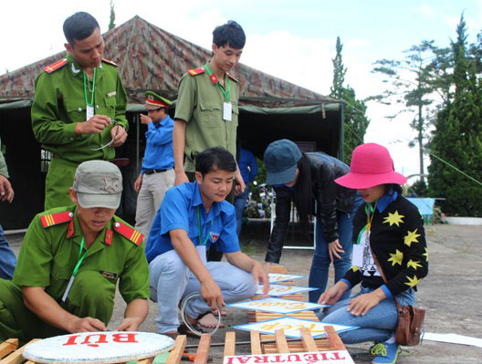 Hội trại Tuổi trẻ "Vì an ninh Tổ quốc"