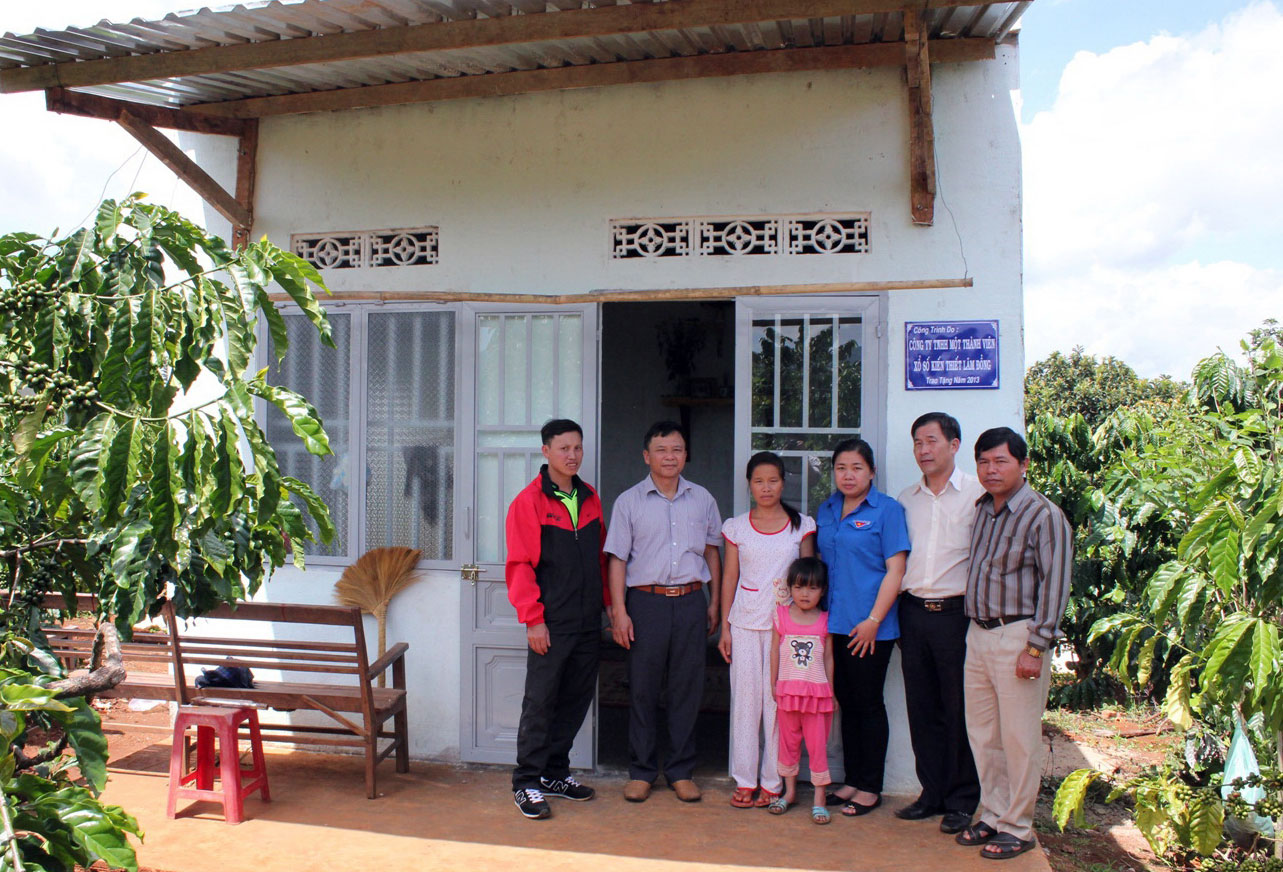 Xắn tay áo lên, về với quê nghèo