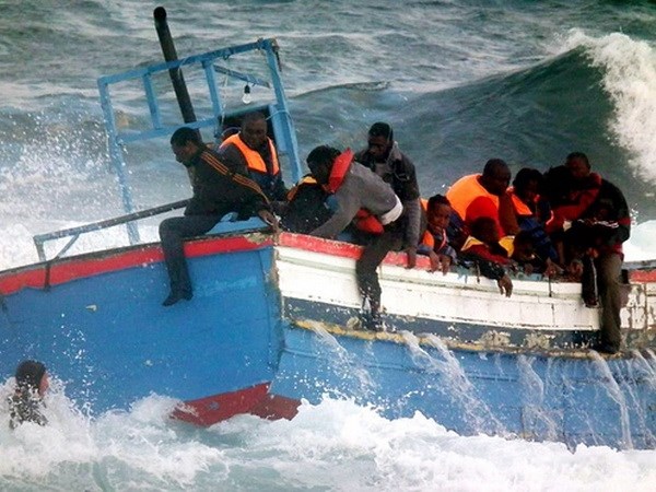Hàng trăm người mất tích trong vụ chìm thuyền ngoài khơi Libya
