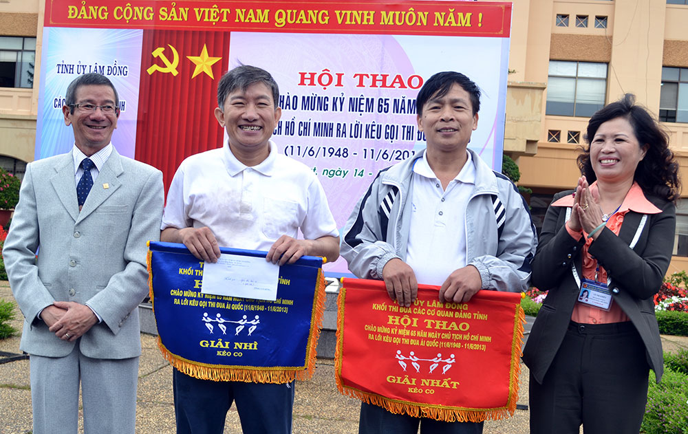 Công tác chính trị tư tưởng góp phần xây dựng Đảng bộ Khối Các cơ quan tỉnh trong sạch, vững mạnh