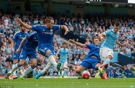 Hủy diệt Chelsea, Aguero được đưa &quot;lên mây&quot;