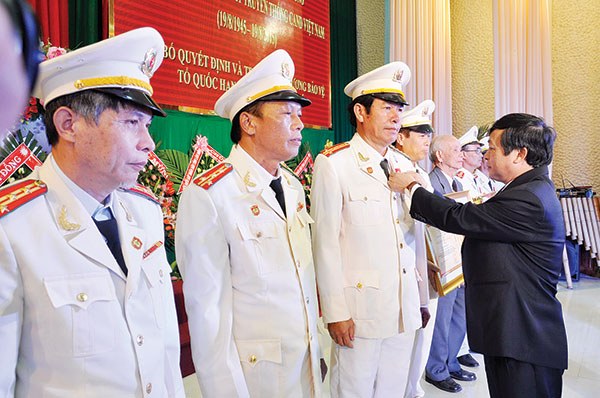 Gặp mặt truyền thống kỷ niệm 70 năm Ngày thành lập CAND Việt Nam