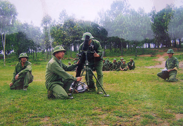 Huấn luyện Lực lượng Dự bị động viên tại Trung đoàn 994. Ảnh: HỮU TÚC