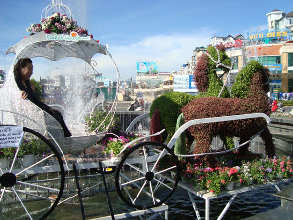 Tổ chức Hội thi thắng cảnh hoa, tour du lịch chuyên đề hoa và kiến trúc