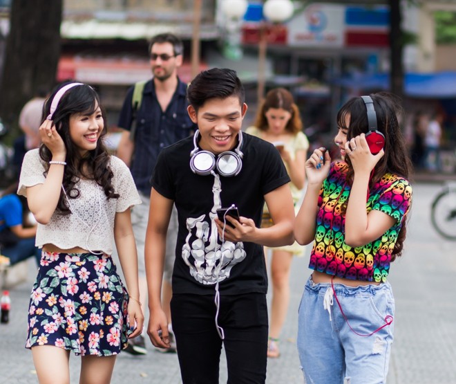 Tai nghe choàng đầu - xu hướng mới của giới trẻ năng động
