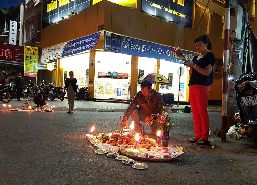 Thơm thảo chuyện cúng góp