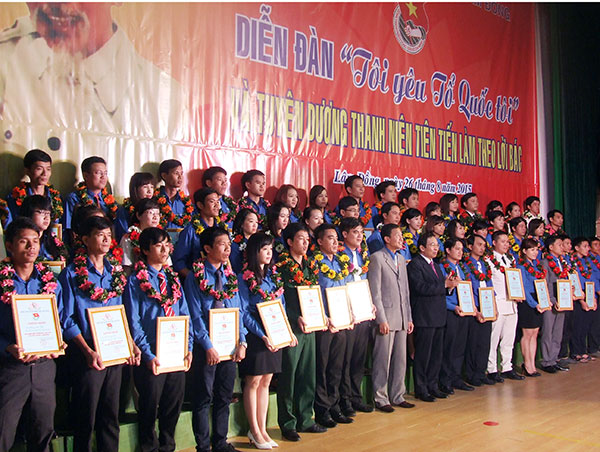 Tuyên dương thanh niên tiên tiến làm theo lời Bác