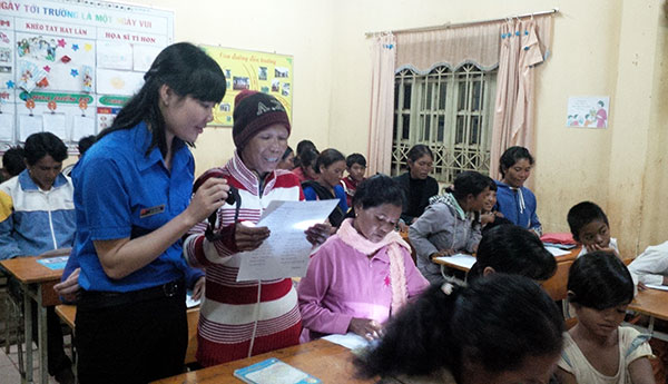 &quot;Ăn cơm sớm còn đi học&quot;…