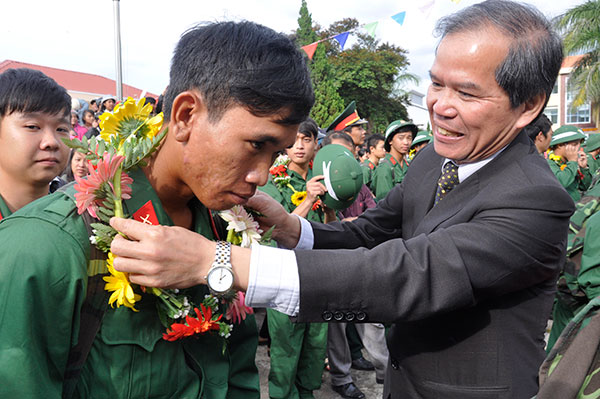 Nô nức trong ngày hội tòng quân