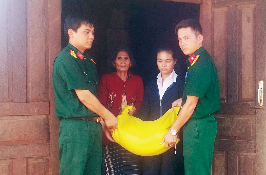 Những bữa cơm đến từ người lính