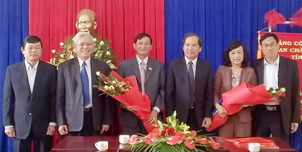 Công bố, trao quyết định điều động, chỉ định cán bộ lãnh đạo