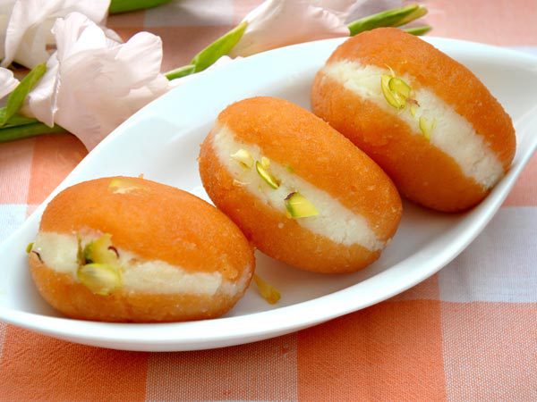 Hầu hết các bác sĩ và chuyên gia dinh dưỡng khuyên rằng nên hạn chế tiêu thụ đồ ngọt trong bữa ăn sáng. Chính vì vậy, bạn không nên ăn kẹo vào bữa sáng bởi ngoài đường nó còn có một số thành phần làm khó tiêu hóa vào buổi sáng. Đây là loại thực phẩm bạn nên loại bỏ cho bữa ăn sáng.