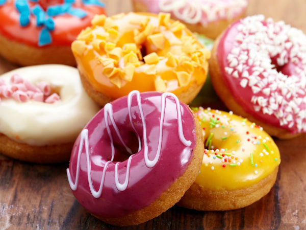 Bánh rán chắc chắn là thực phẩm gây tăng cân. Chúng ta đang sống trong thời đại mà béo phì và tăng cân quá mức đang gia tăng chưa từng thấy. Hãy hạn chế những chiếc bánh nhiều đường này nếu bạn muốn giữ trọng lượng và cơ thể khỏe mạnh.