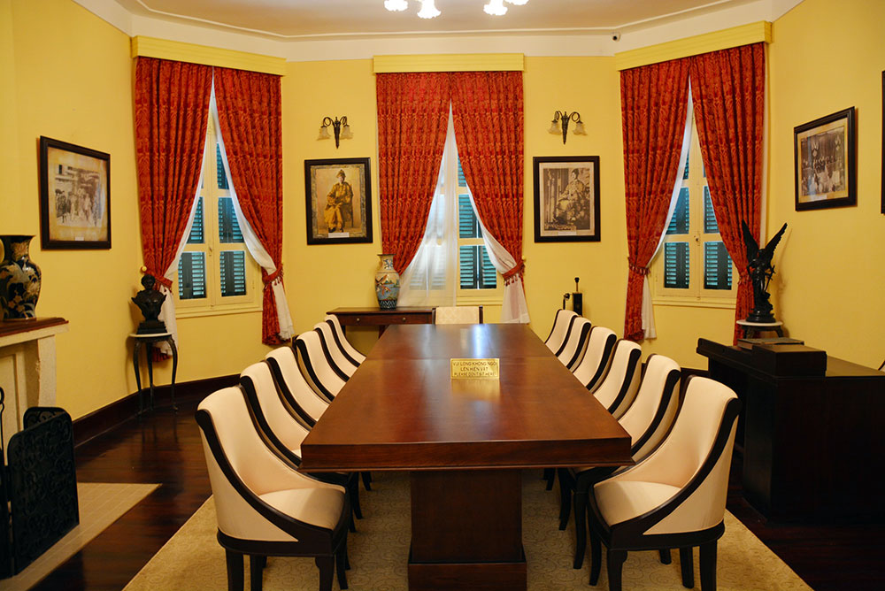Bên trong Dinh 1