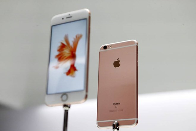 Apple giao iPhone 6S muộn vì Giáo hoàng tới thăm New York