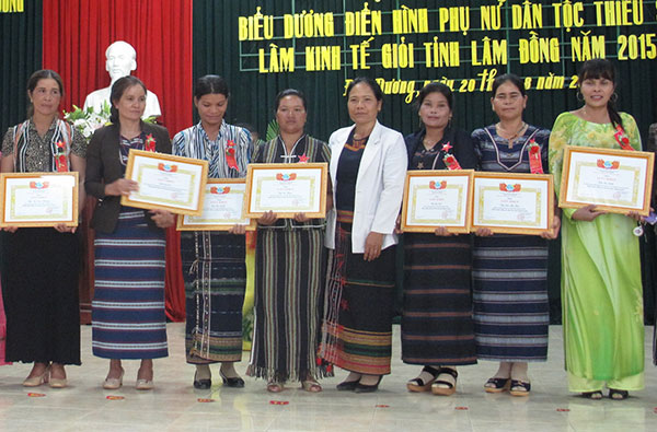 Phụ nữ dân tộc thiểu số ở Bảo Lâm vươn lên làm giàu