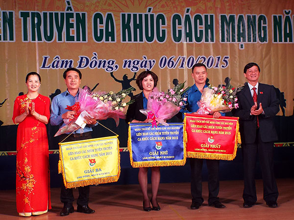 Âm vang những bài ca đi cùng năm tháng