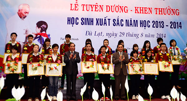 Thi đua "dạy tốt - học tốt", không ngừng nâng cao chất lượng giáo dục toàn diện