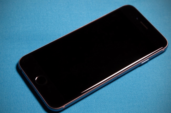 Apple: iPhone mới &quot;bất khả xâm phạm&quot;