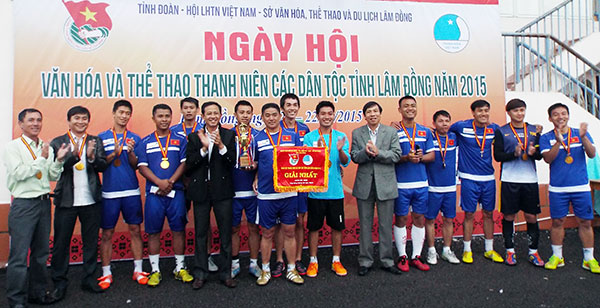 Trao 19 giải thưởng cho các tập thể, cá nhân
