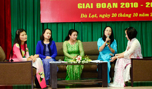 &quot;Giỏi việc trường - Đảm việc nhà&quot;