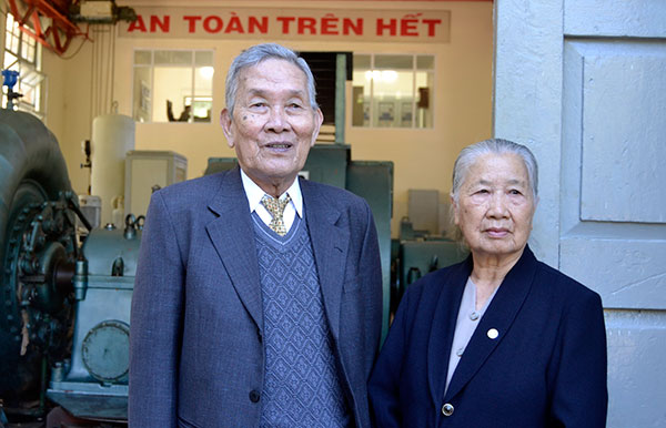 "Cuộc đời chúng tôi gắn bó với ngành điện"
