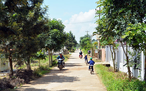 Thôn đồng bào góp 1,7 tỷ đồng làm đường nông thôn mới