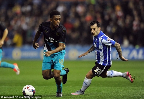 Arsenal, Chelsea bị &quot;đá bay&quot; khỏi League Cup