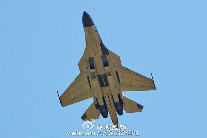 Mấu máy bay được cho là Su-34 của Trung Quốc tự phát triển (Nguồn: Sina Weibo)