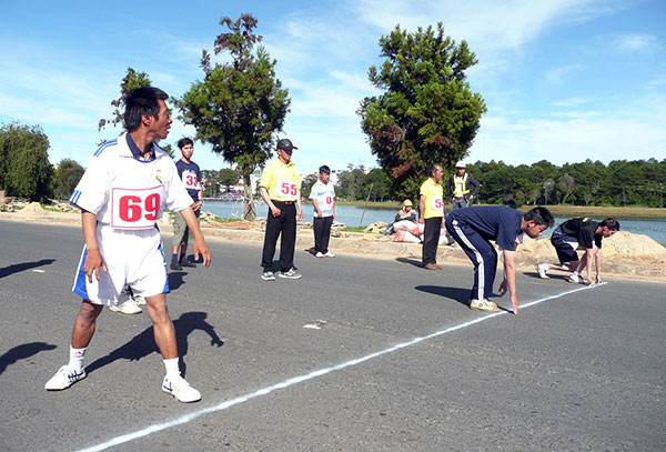 Xuất phát nam 100m