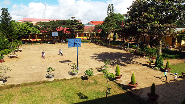 Ngôi trường trên vùng quê nông thôn mới