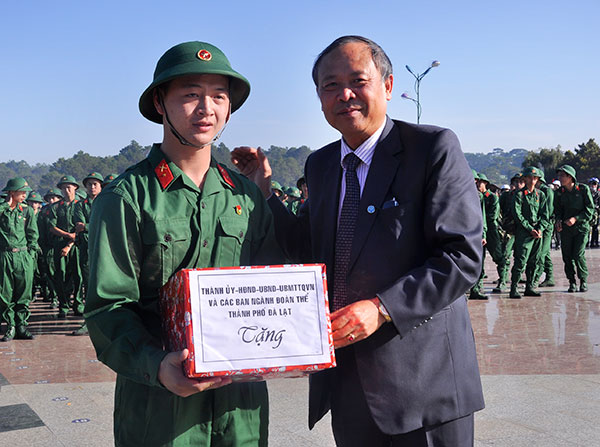 Để hoàn thành chỉ tiêu giao quân năm 2016