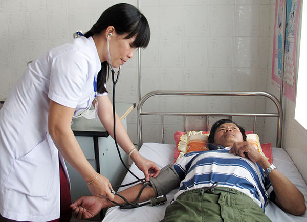 Lâm Hà tích cực vận động hộ gia đình tham gia BHYT