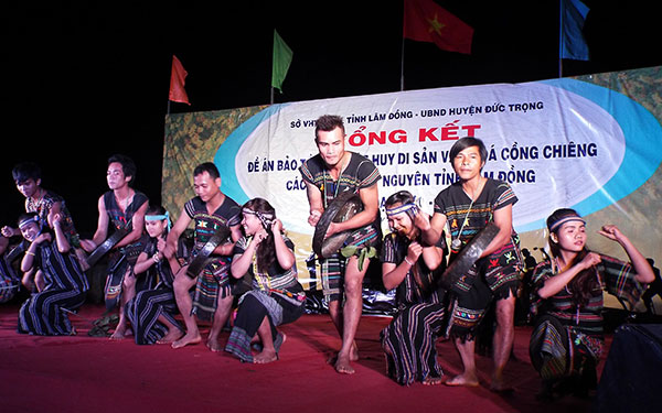 Di sản Không gian văn hóa cồng chiêng vẫn rất cần được "hà hơi" tiếp sức