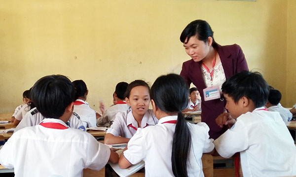 Gương cô giáo trẻ "môn phụ" vùng sâu