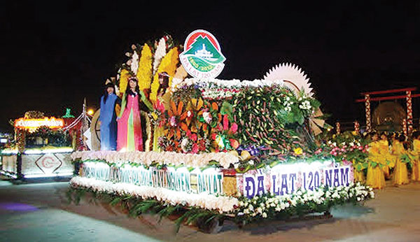 Tài trợ Festival Hoa bằng… ô tô