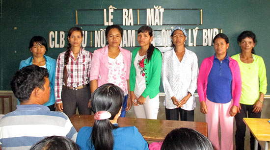 Phụ nữ tham gia bảo vệ rừng