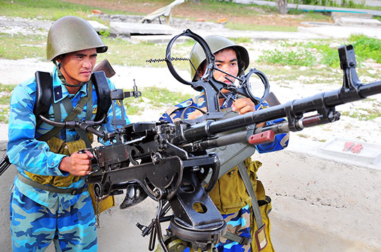 Huấn luyện sẵn sàng chiến đấu, lập thành tích chào mừng Đại hội