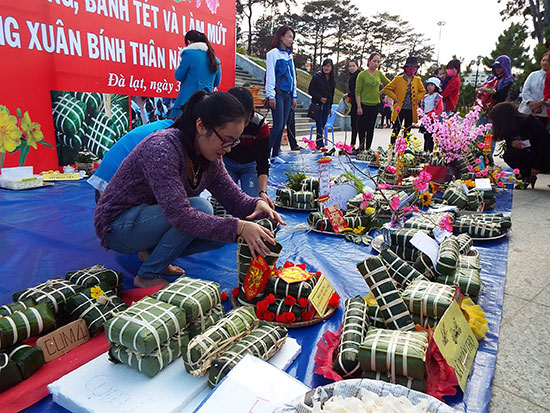 Đà Lạt: Thi làm bánh chưng, làm mứt tặng cho người nghèo