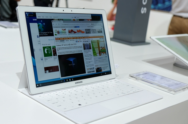 Chiếc máy tính bảng Galaxy TabPro S. (Nguồn: Samsung)