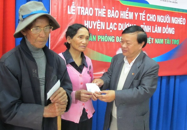 Trao tặng 1.000 thẻ BHYT cho người có hoàn cảnh khó khăn