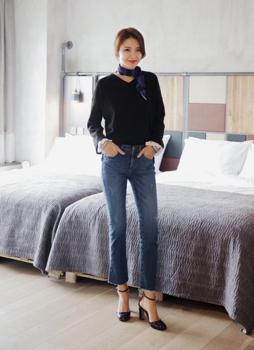Một đôi giày cao gót sẽ giúp bạn đối phó với quần jeans lửng ống rộng
