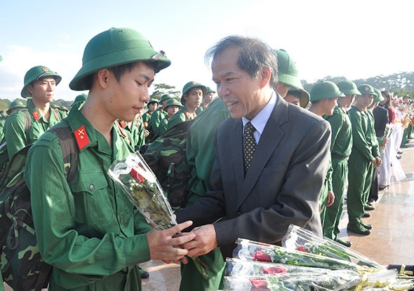1.200 thanh niên Lâm Đồng lên đường nhập ngũ