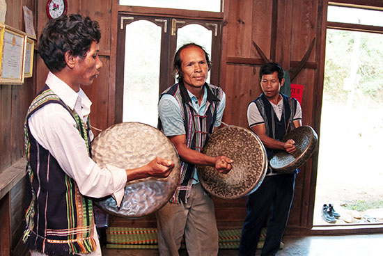 Những nghệ nhân cồng chiêng
