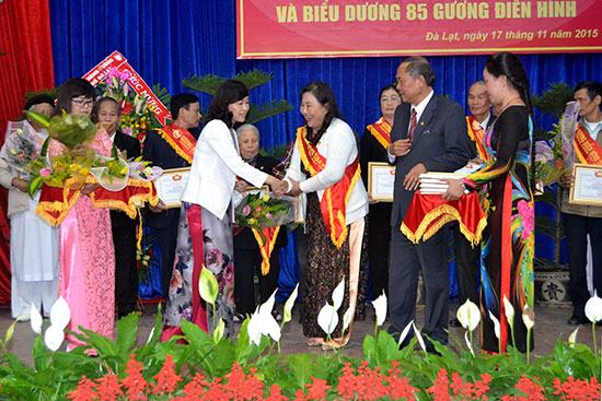 Đẩy mạnh các phong trào thi đua yêu nước, góp phần thực hiện nhiệm vụ chính trị của thành phố
