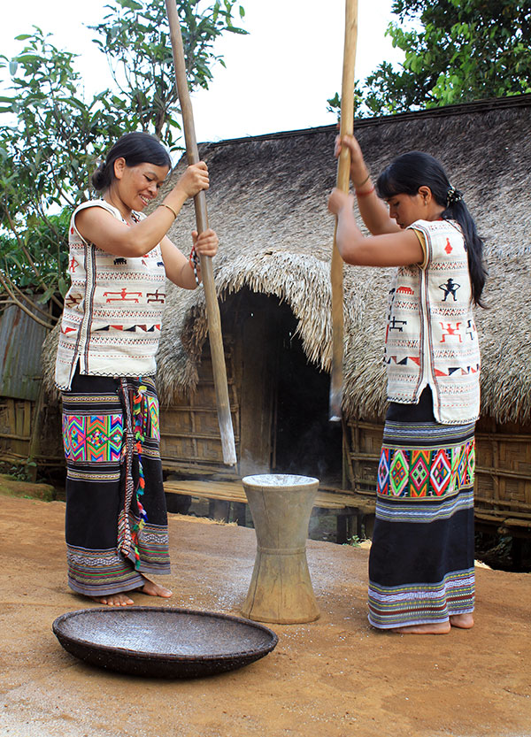 Vẻ đẹp độc đáo của trang phục phụ nữ Tây Nguyên