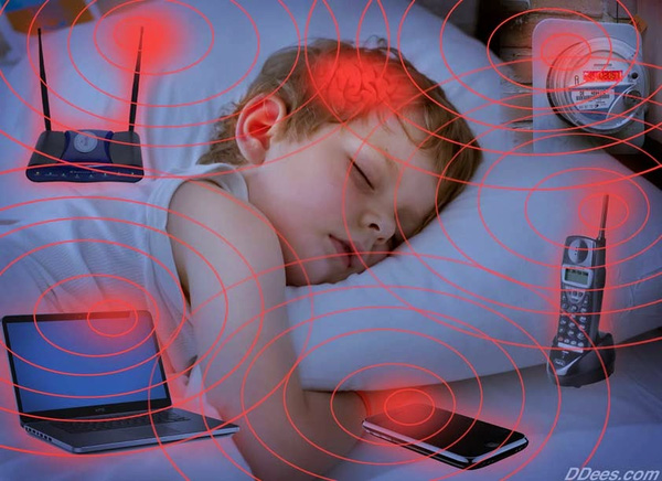 Sóng wifi - bố mẹ dùng, con chịu trận?