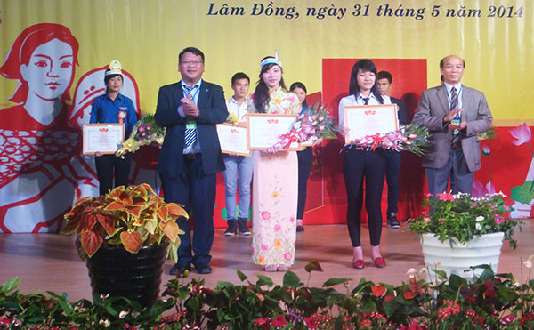 Đưa pháp luật vào cuộc sống