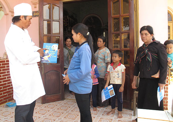 K'Bés bền bỉ làm nhân viên y tế thôn bản